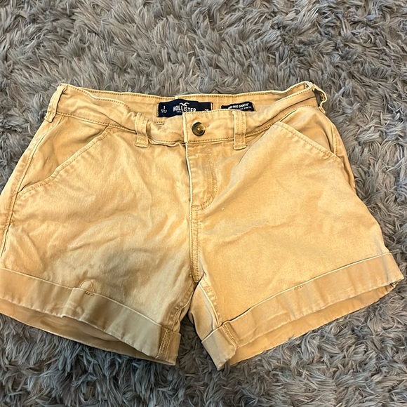 Hollister size 1 khaki shorts. - Picture 1 of 2